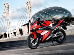 YAMAHA YZF-R125 red