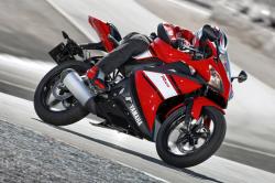 YAMAHA YZF-R125 red