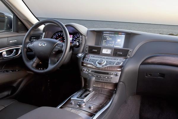 Infiniti M