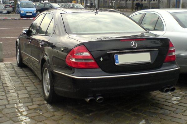 Mercedes-Benz W211