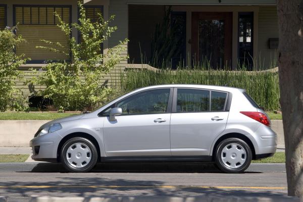 nissan versa